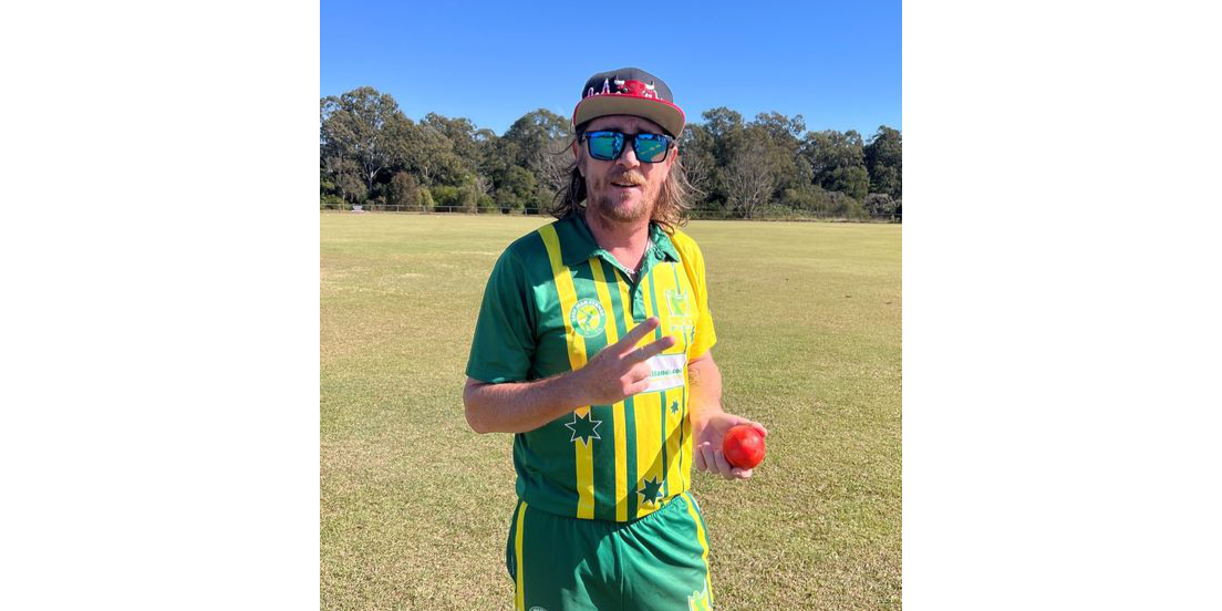 Marty Henderson claims his 700th Wicket